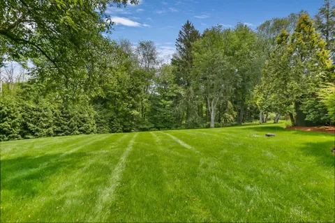 $1,599,000 | 8 Hedgerow Common, Weston, CT 06883