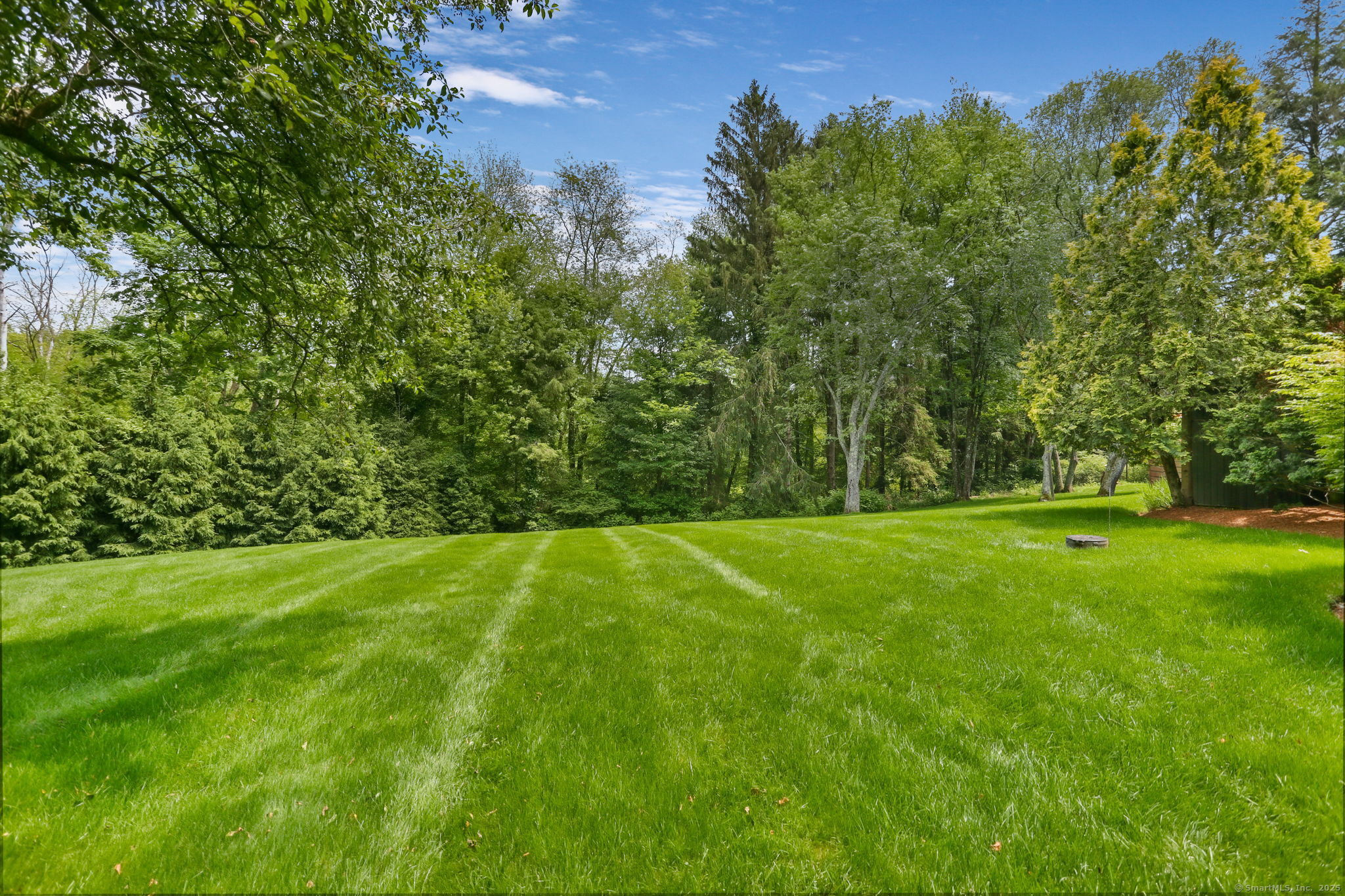 8 Hedgerow Common Weston, CT 06883 - Photo 31 of 37