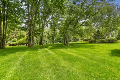 $1,599,000 | 8 Hedgerow Common, Weston, CT 06883