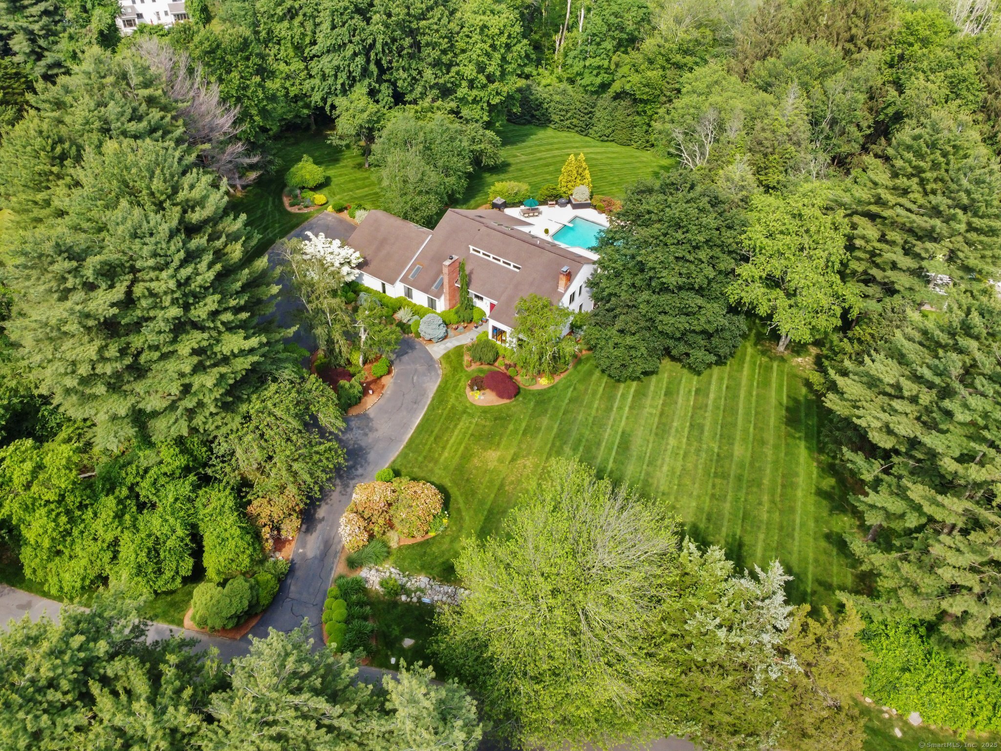 8 Hedgerow Common Weston, CT 06883 - Photo 35 of 37