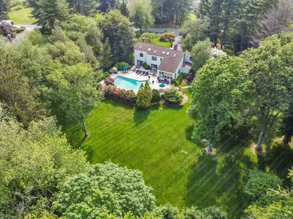 $1,599,000 | 8 Hedgerow Common, Weston, CT 06883