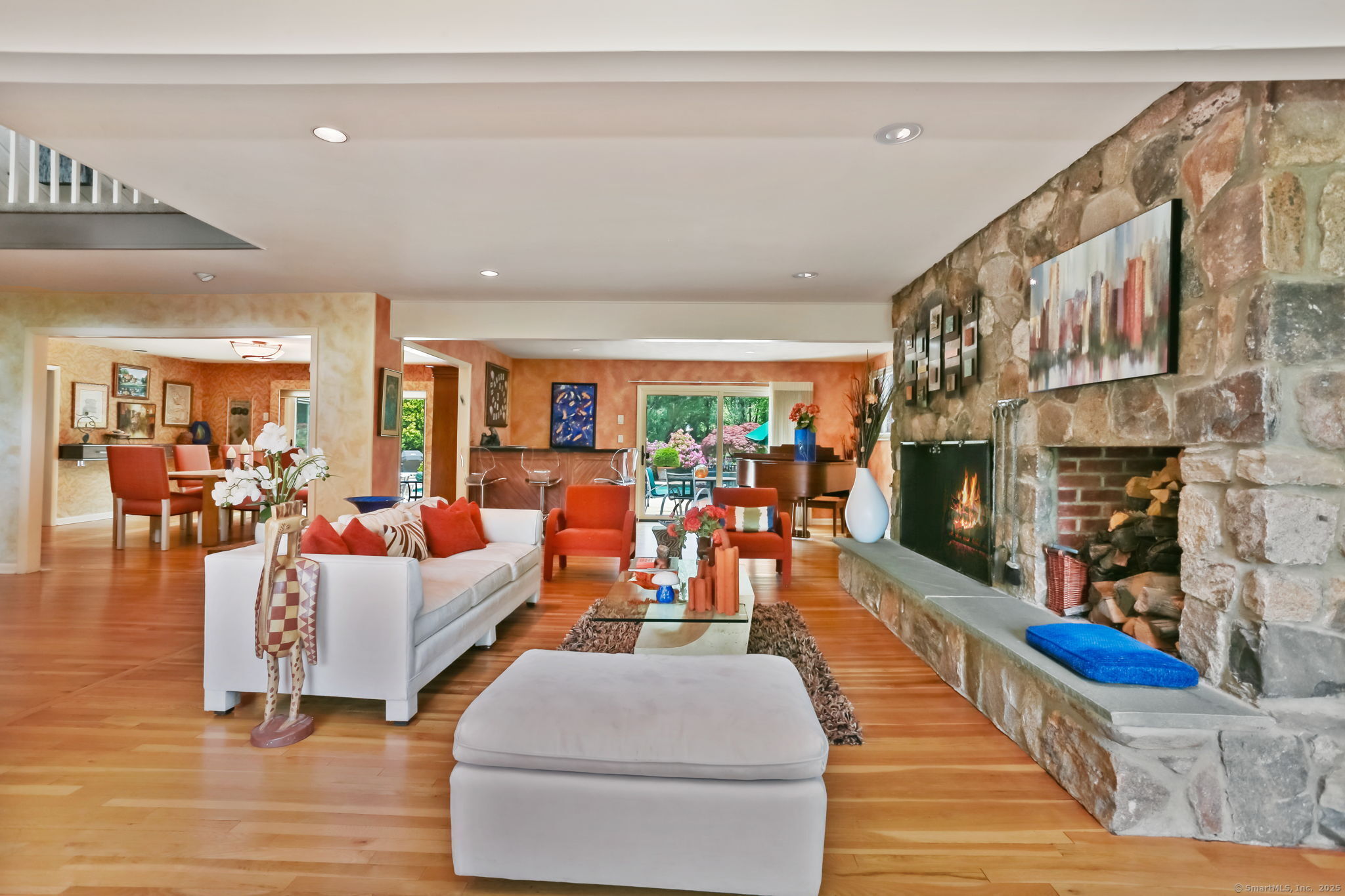 8 Hedgerow Common Weston, CT 06883 - Photo 6 of 37