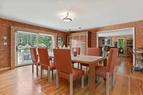 $1,599,000 | 8 Hedgerow Common, Weston, CT 06883