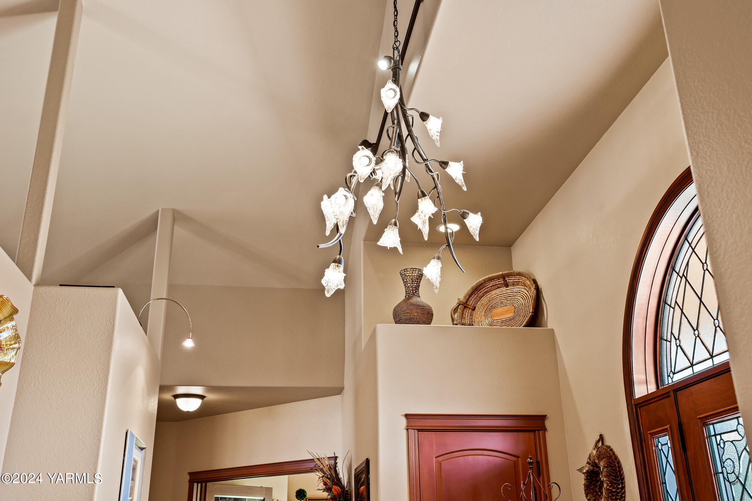 5498 Norman Road Yakima, WA 98901 - Photo 7 of 70 a view of a livingroom with furniture and chandelier