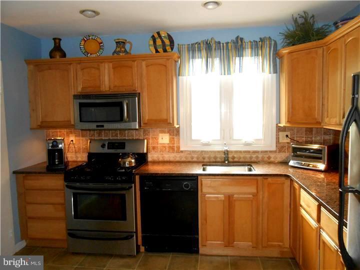 52 Autumn Road Churchville, PA 18966 - Photo 2 of 25 Kitchen