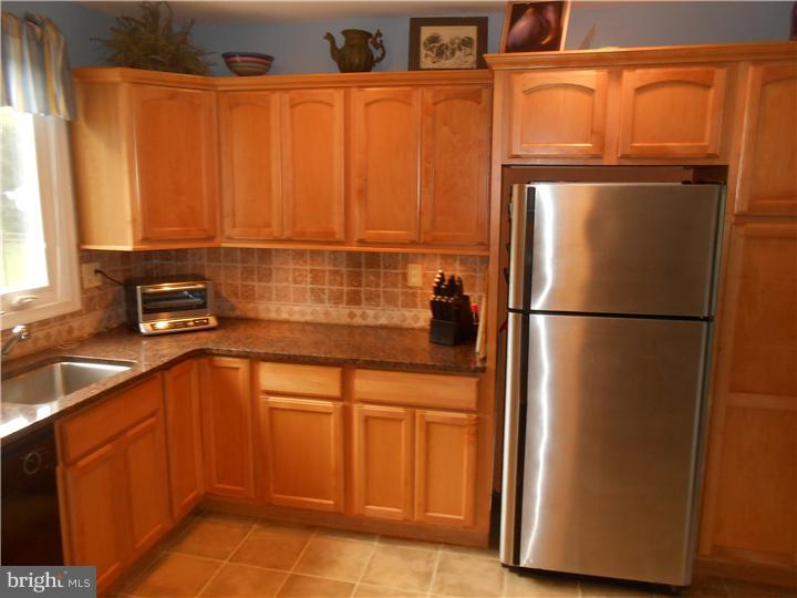 52 Autumn Road Churchville, PA 18966 - Photo 3 of 25 Kitchen
