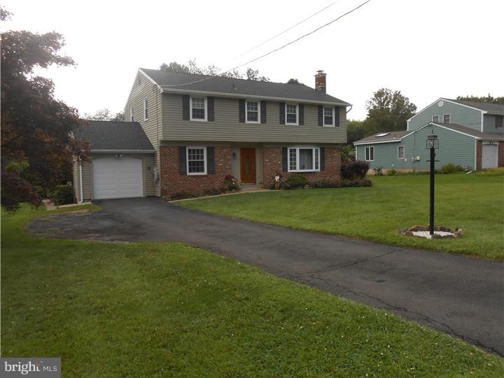 52 Autumn Road Churchville, PA 18966 - Photo 23 of 25 Driveway