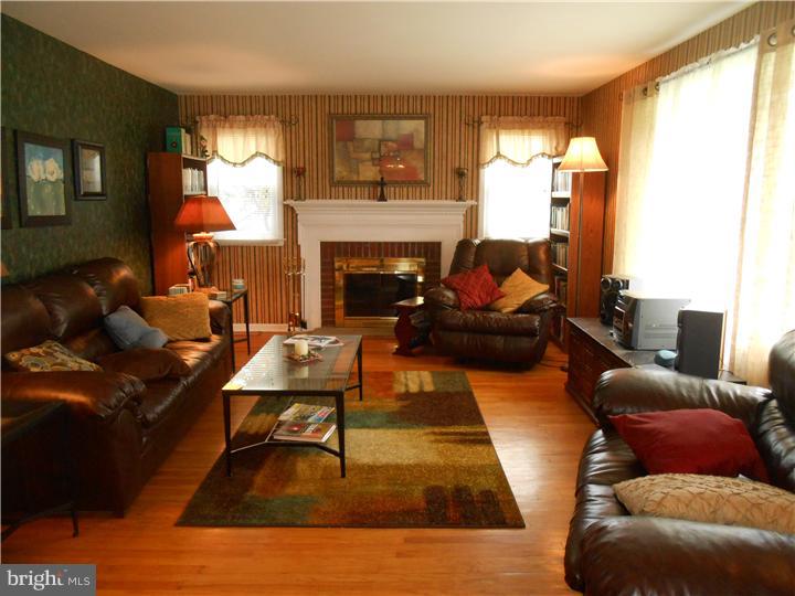 52 Autumn Road Churchville, PA 18966 - Photo 4 of 25 Living Room