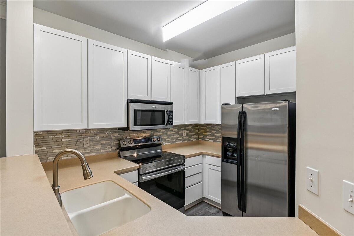 1501 Basildon Road Mount Pleasant, SC 29466 - Photo 9 of 64 05-Kitchen