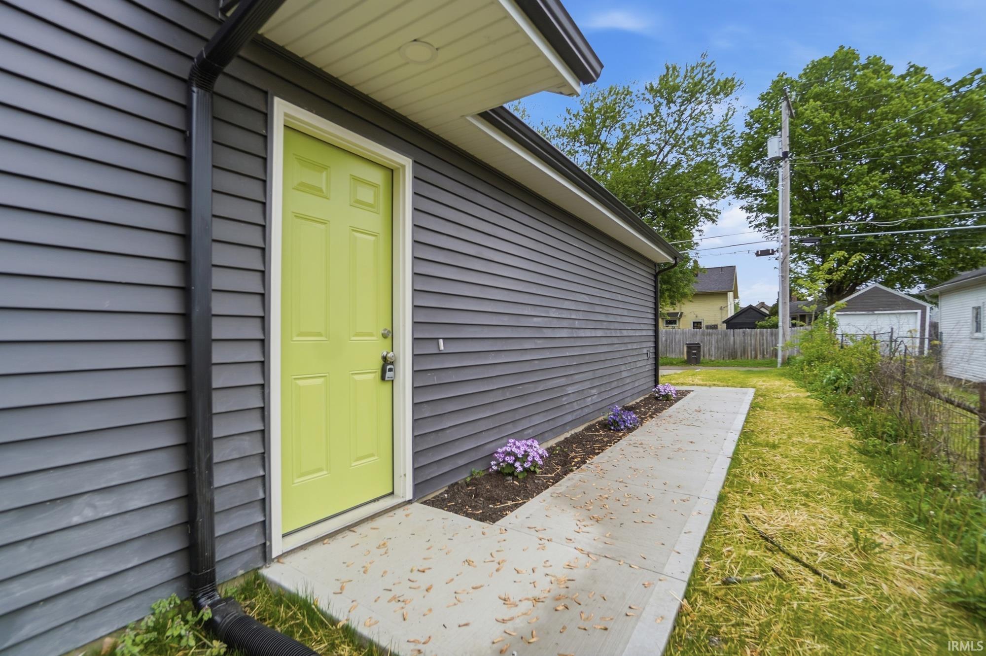 1626 Howell Street, Unit 201 Fort Wayne, IN 46808 - Photo 2 of 33