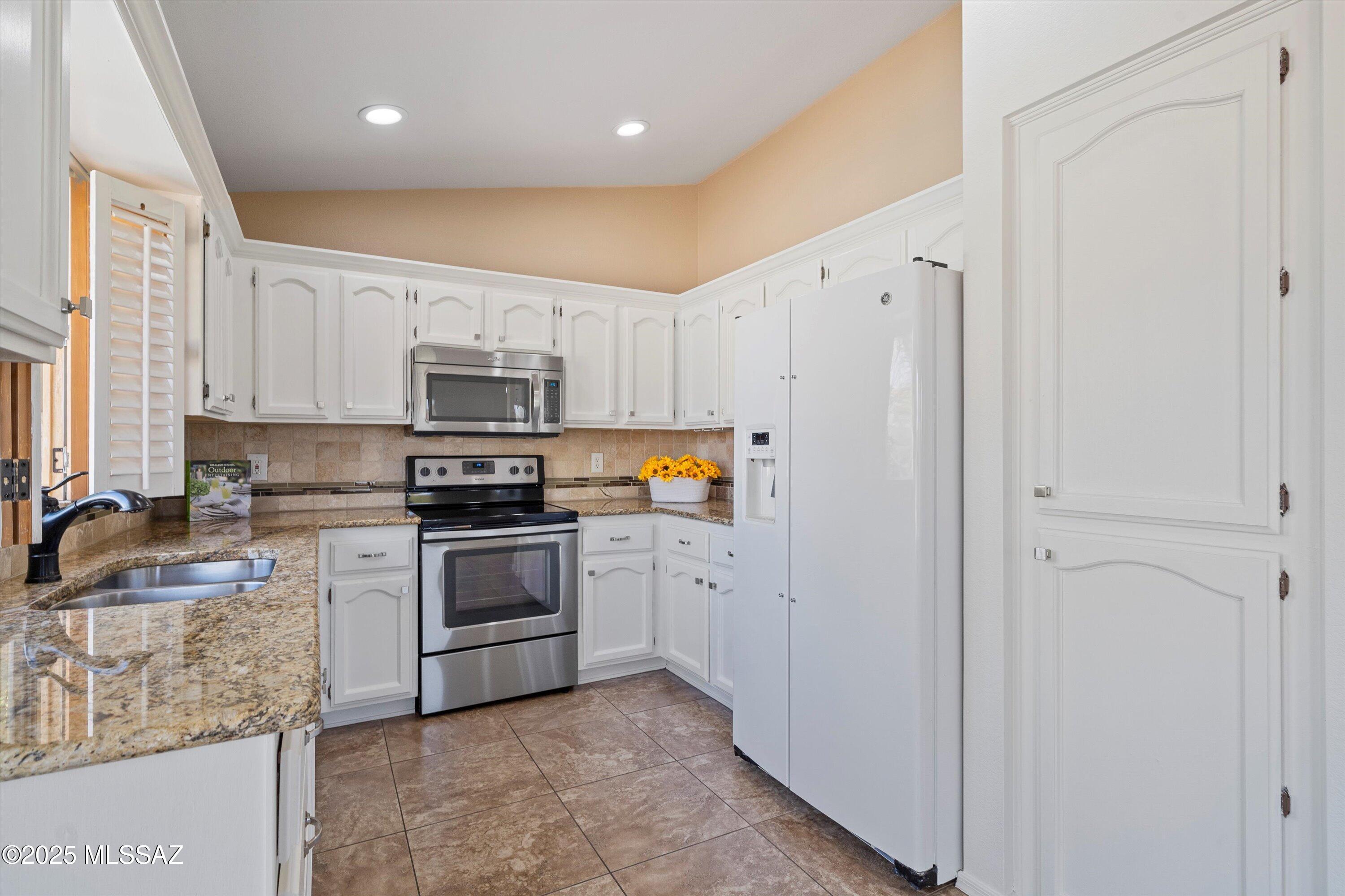 36955 South Highland Ridge Court Tucson, AZ 85739 - Photo 16 of 49