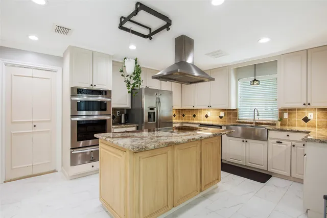 $1,330,000 | 354 Tealwood Drive, Houston, TX 77024