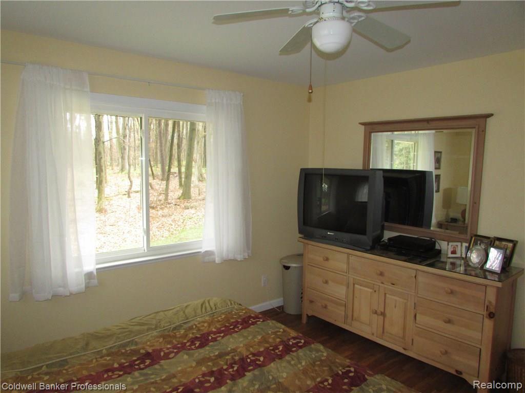9111 Denton Hill Road Fenton, MI 48430 - Photo 19 of 42 IMG_9883.JPG
