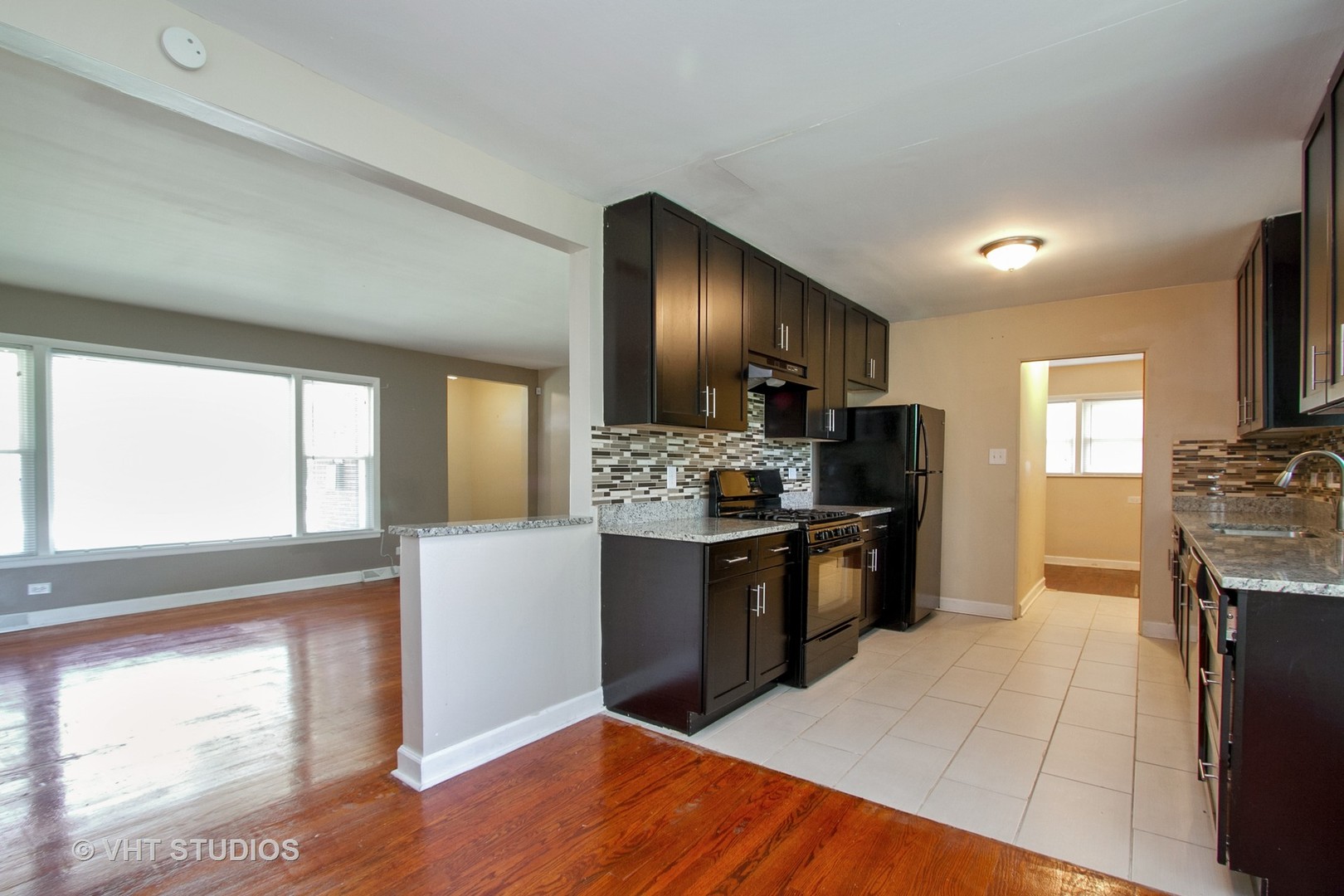 1008 Braemar Road Flossmoor, IL 60422 - Photo 4 of 10 a kitchen with granite countertop stainless steel appliances and wooden cabinets