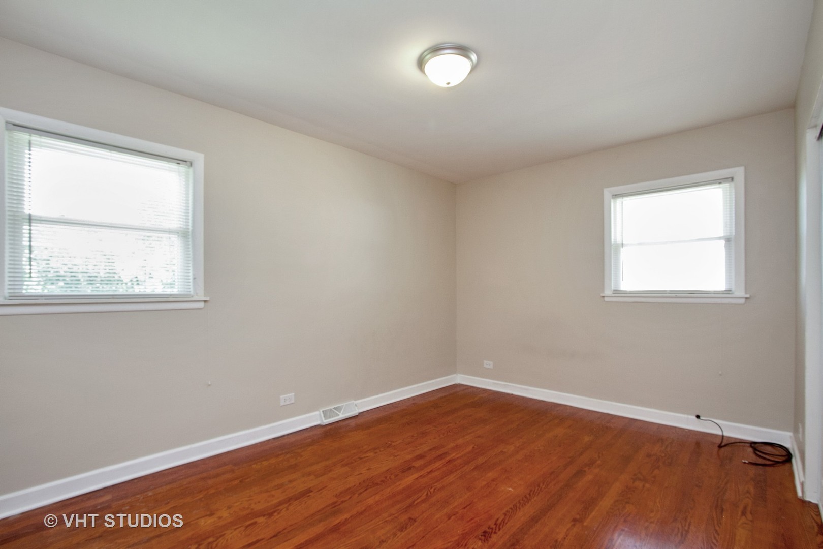 1008 Braemar Road Flossmoor, IL 60422 - Photo 6 of 10 an empty room with wooden floor and windows