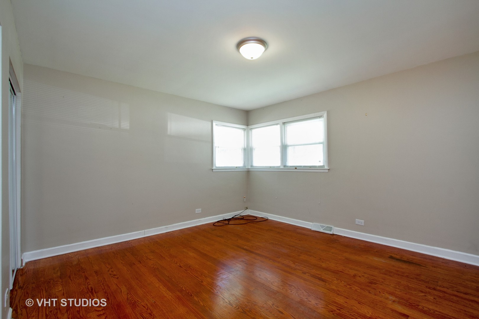 1008 Braemar Road Flossmoor, IL 60422 - Photo 7 of 10 an empty room with wooden floor and windows