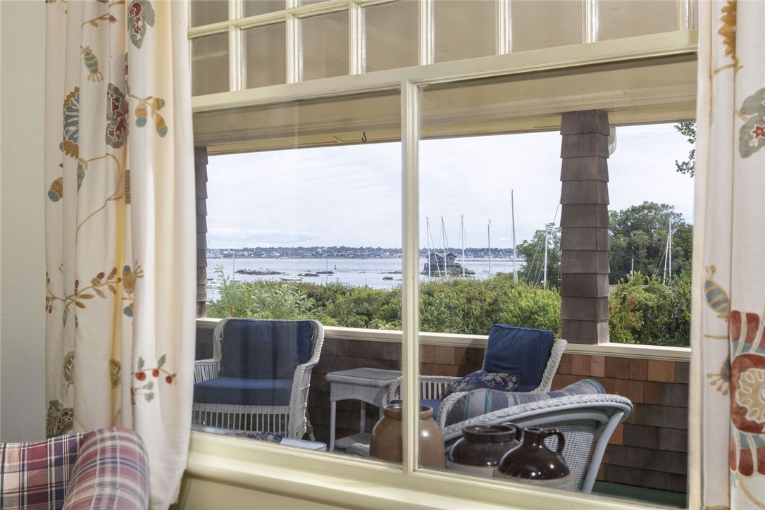 28 Newport Street Jamestown, RI 02835 - Photo 7 of 27