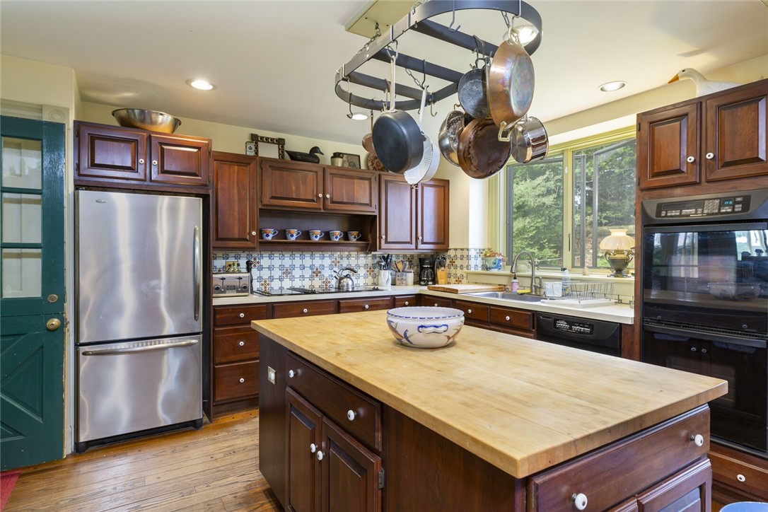 28 Newport Street Jamestown, RI 02835 - Photo 10 of 27