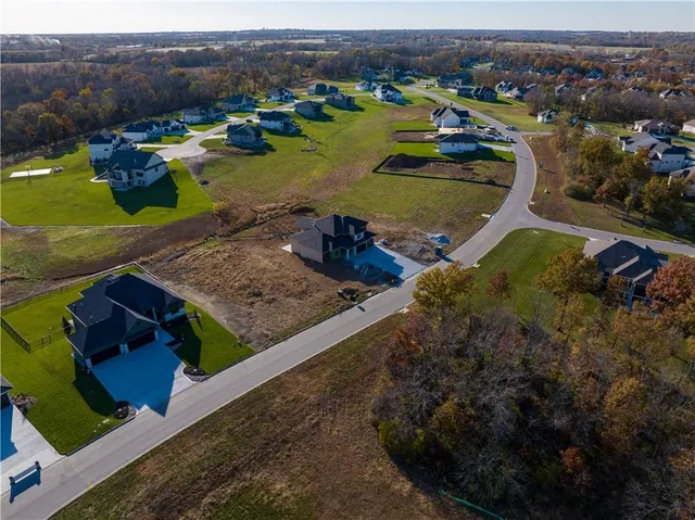 $289,000 | 575 South Shore Drive, Lake Winnebago, MO 64034