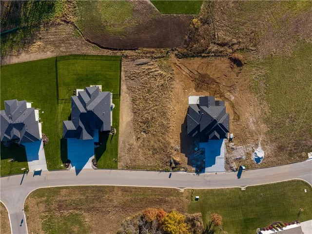 $289,000 | 575 South Shore Drive, Lake Winnebago, MO 64034