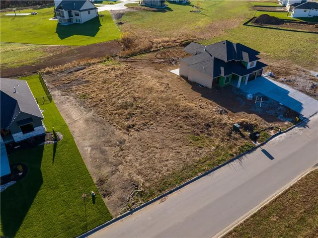 $289,000 | 575 South Shore Drive, Lake Winnebago, MO 64034