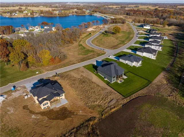 $289,000 | 575 South Shore Drive, Lake Winnebago, MO 64034