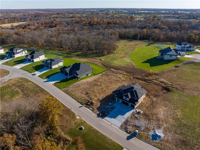 $289,000 | 575 South Shore Drive, Lake Winnebago, MO 64034