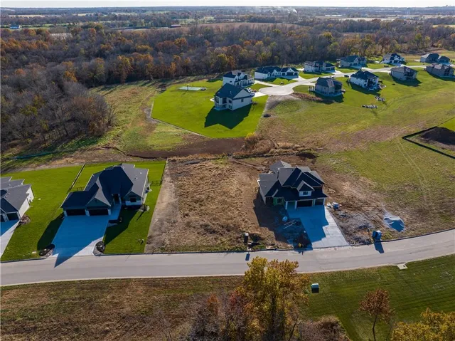 $289,000 | 575 South Shore Drive, Lake Winnebago, MO 64034