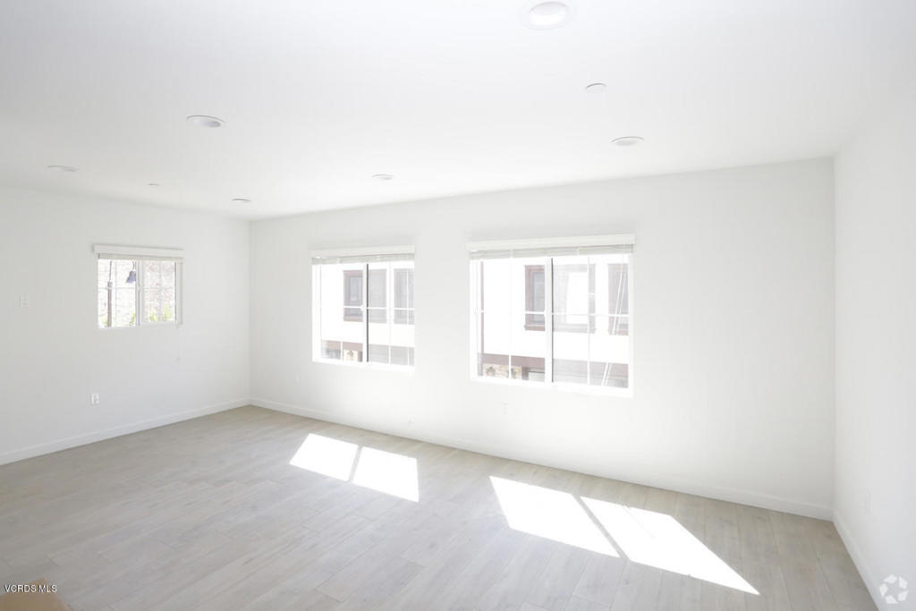 5250 Chesebro Road, Unit 13 Agoura Hills, CA 91301 - Photo 13 of 29