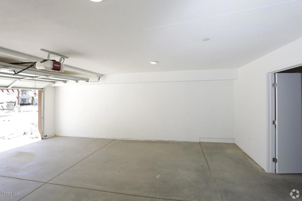 5250 Chesebro Road, Unit 13 Agoura Hills, CA 91301 - Photo 20 of 29 a view of a garage