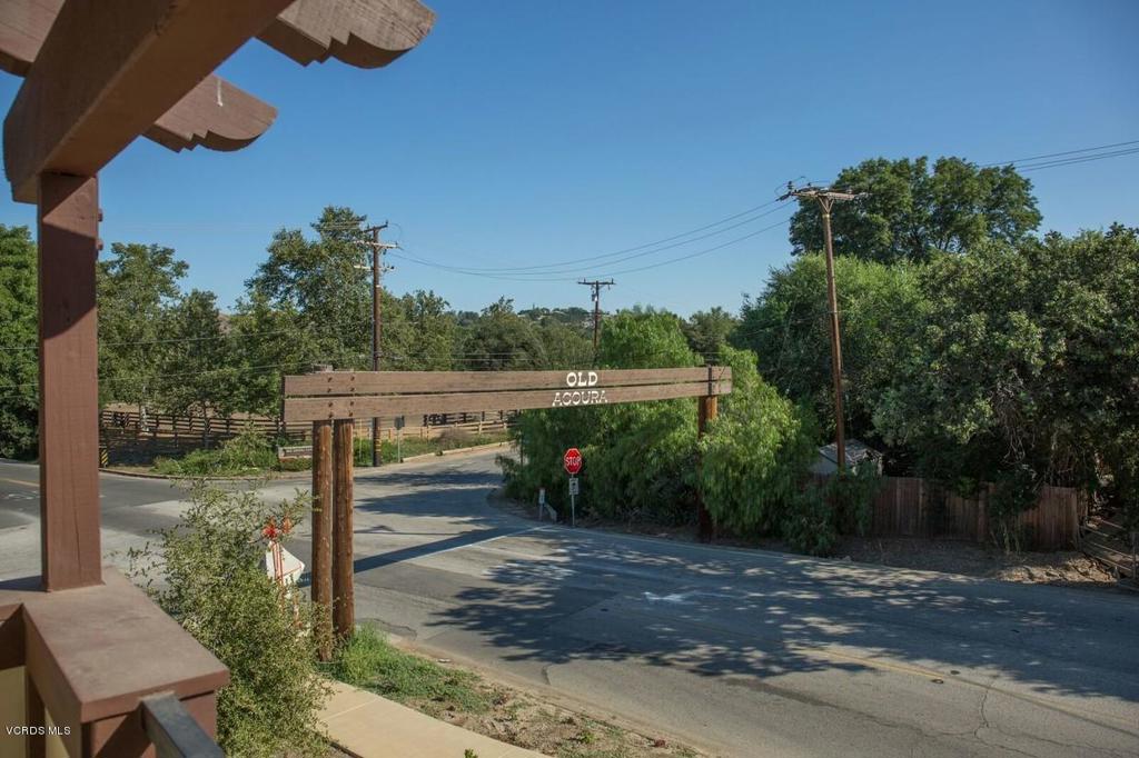 5250 Chesebro Road, Unit 13 Agoura Hills, CA 91301 - Photo 29 of 29 a view of a patio with table and chairs and potted plants
