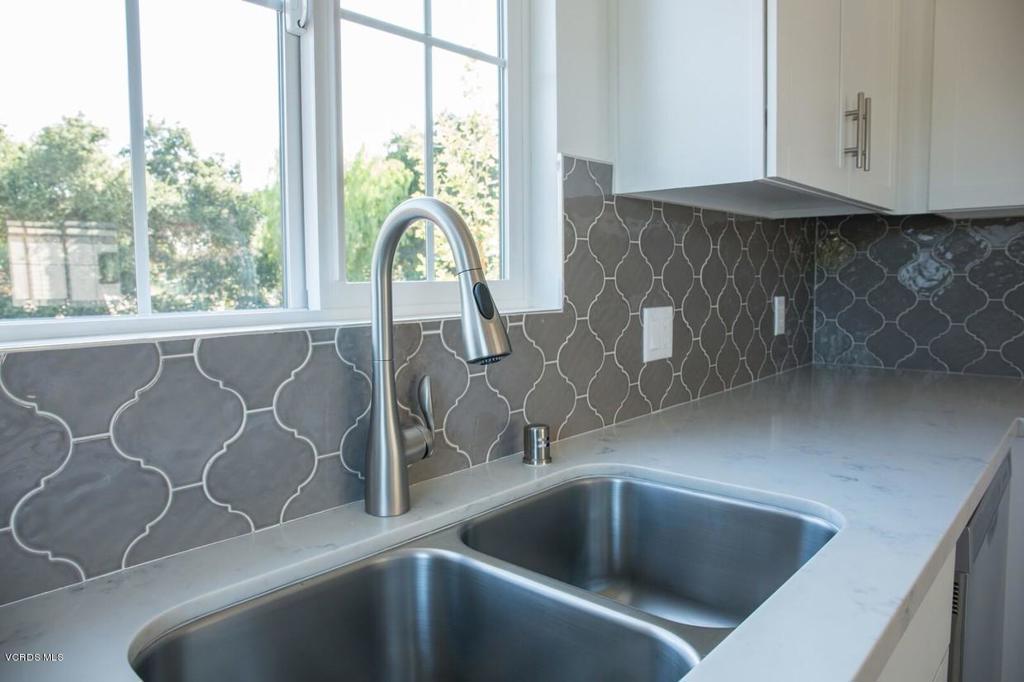 5250 Chesebro Road, Unit 13 Agoura Hills, CA 91301 - Photo 4 of 29