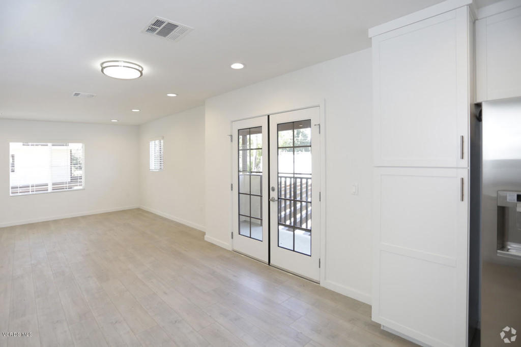 5250 Chesebro Road, Unit 13 Agoura Hills, CA 91301 - Photo 9 of 29 an empty room with windows and closet