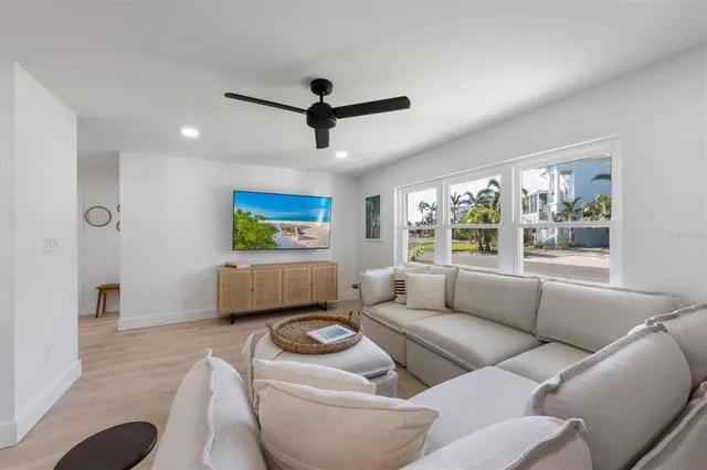 $1,535,000 | 414 79th Street, Holmes Beach, FL 34217