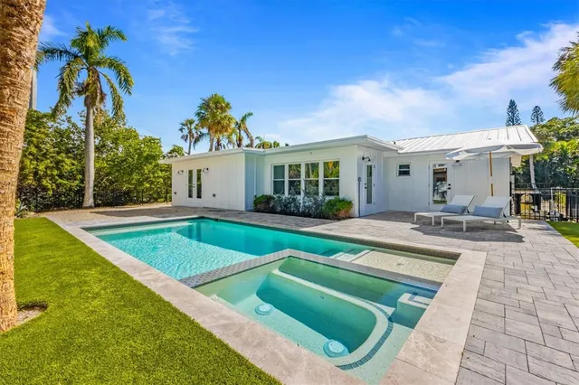 $1,535,000 | 414 79th Street, Holmes Beach, FL 34217