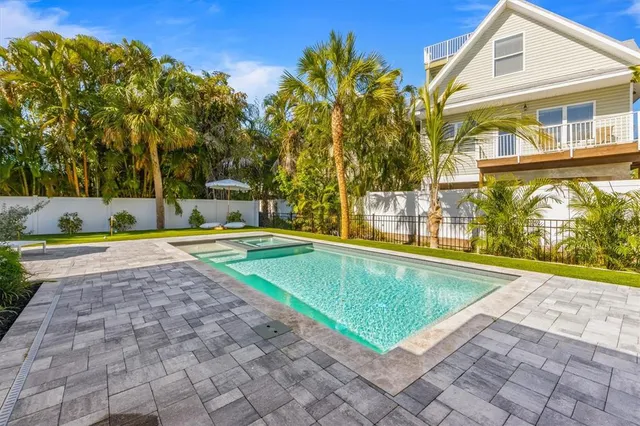 $1,535,000 | 414 79th Street, Holmes Beach, FL 34217