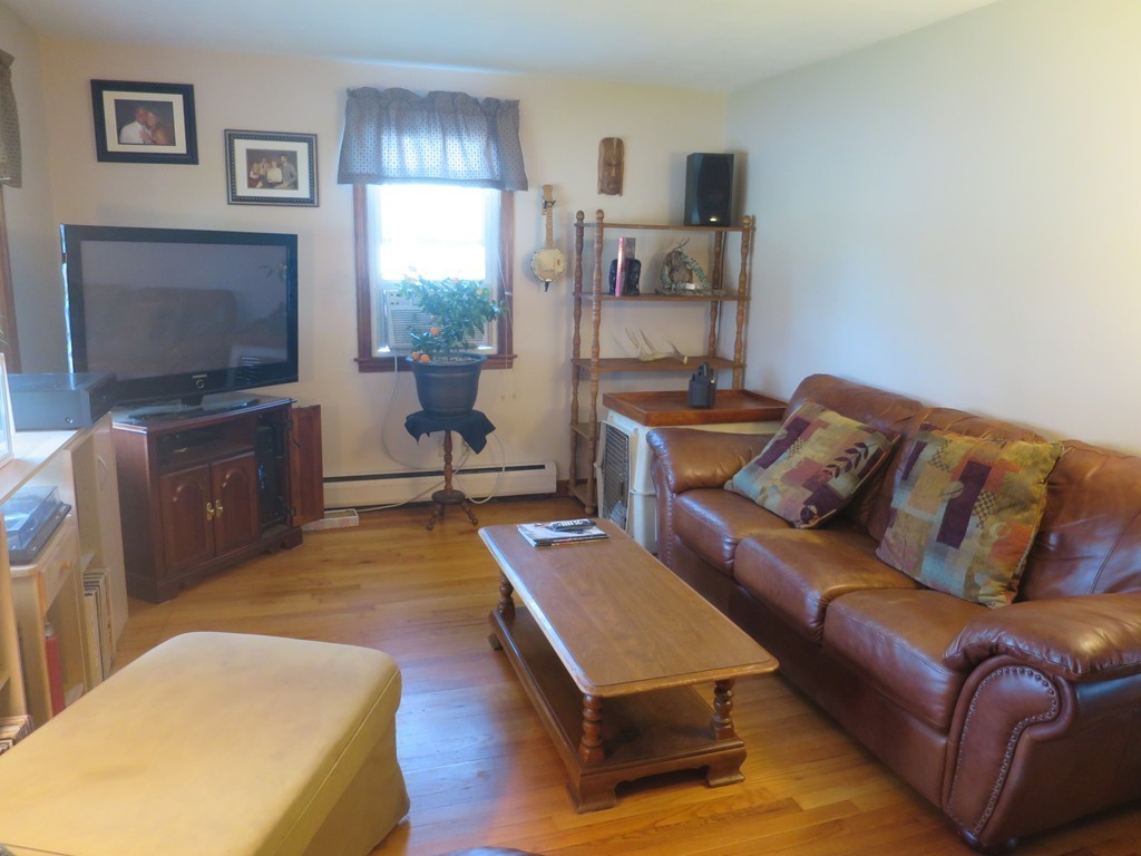 11 Dunbar Street Springfield, MA 01118 - Photo 12 of 24 Gallery Image 12