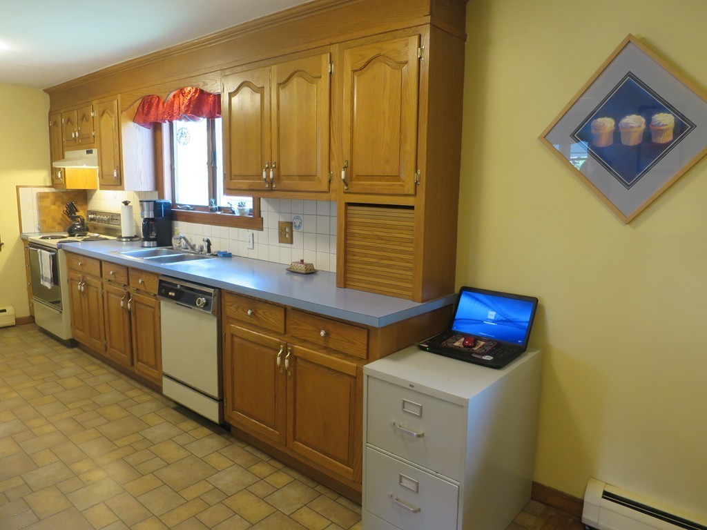 11 Dunbar Street Springfield, MA 01118 - Photo 5 of 24 Gallery Image 5