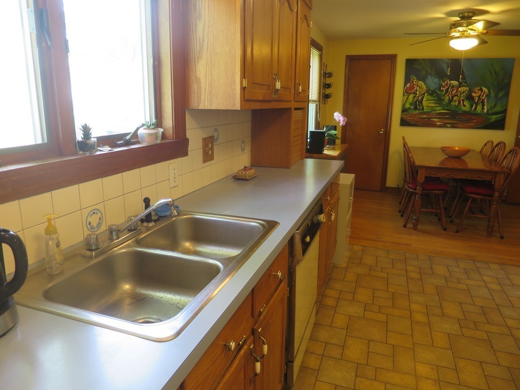 11 Dunbar Street Springfield, MA 01118 - Photo 7 of 24 Gallery Image 7