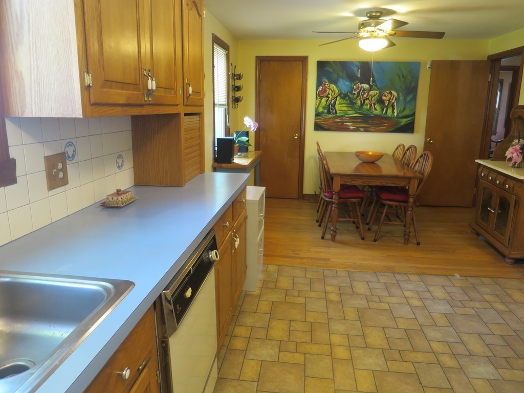 11 Dunbar Street Springfield, MA 01118 - Photo 8 of 24 Gallery Image 8