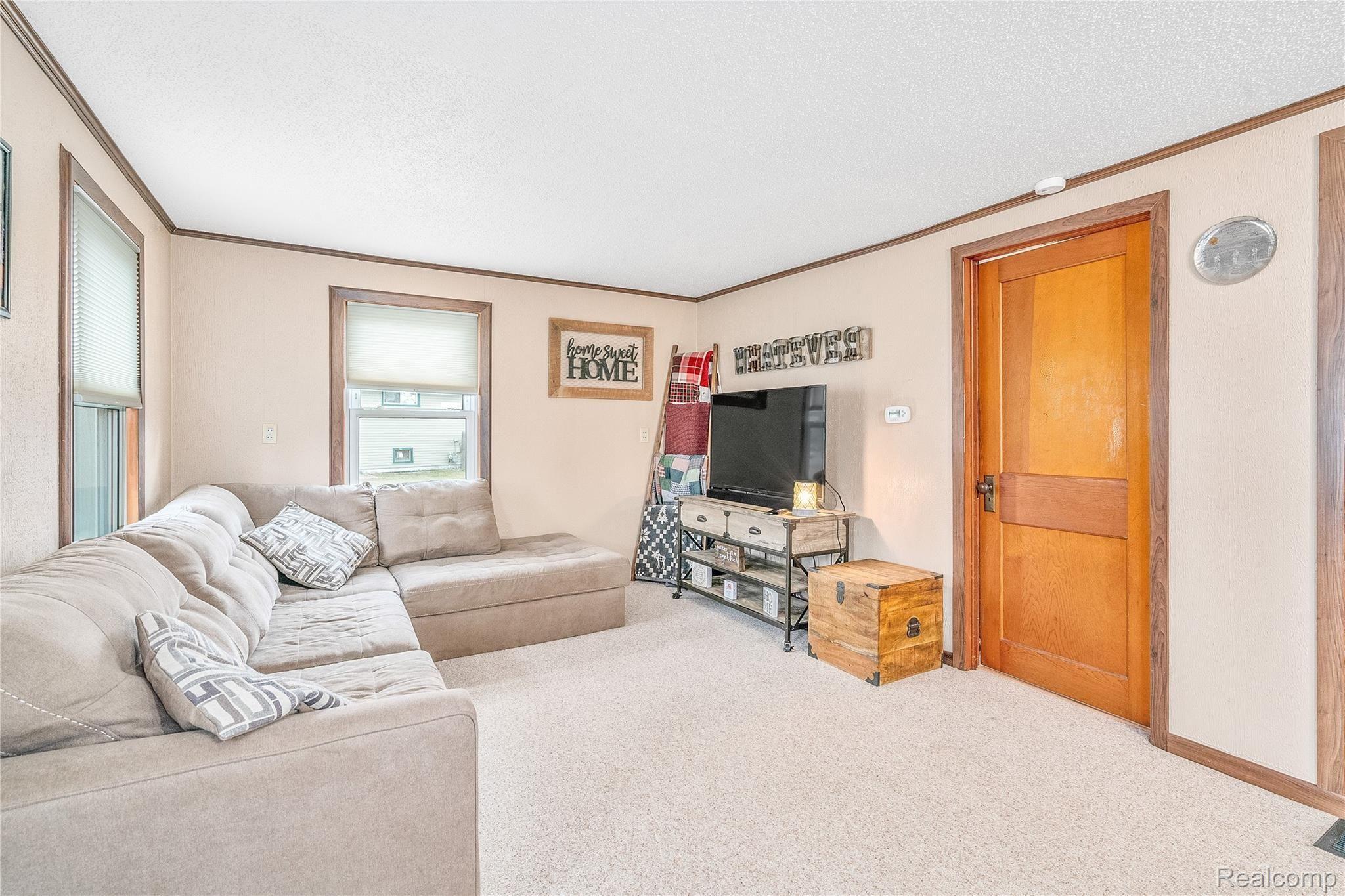 4047 Blue Bush Road Monroe, MI 48162 - Photo 14 of 38 4047 Bluebush-0465.jpg