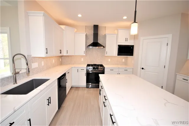 $799,900 | 7 Knoche Way, Orchard Park, NY 14127