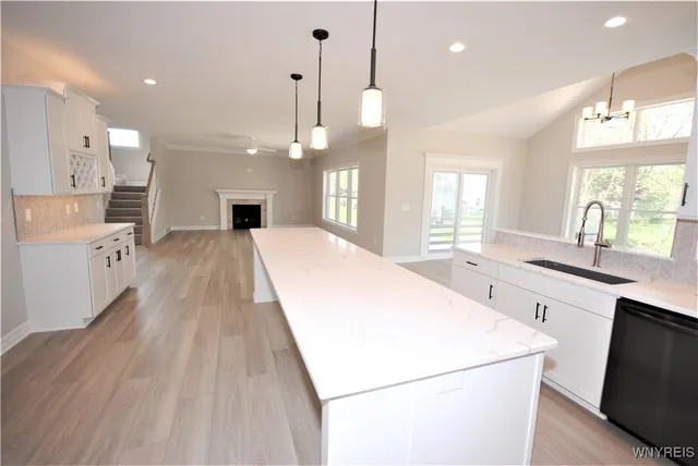 $799,900 | 7 Knoche Way, Orchard Park, NY 14127