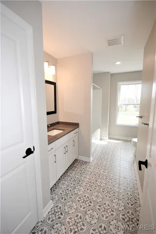 $799,900 | 7 Knoche Way, Orchard Park, NY 14127