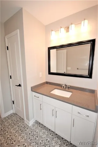 $799,900 | 7 Knoche Way, Orchard Park, NY 14127