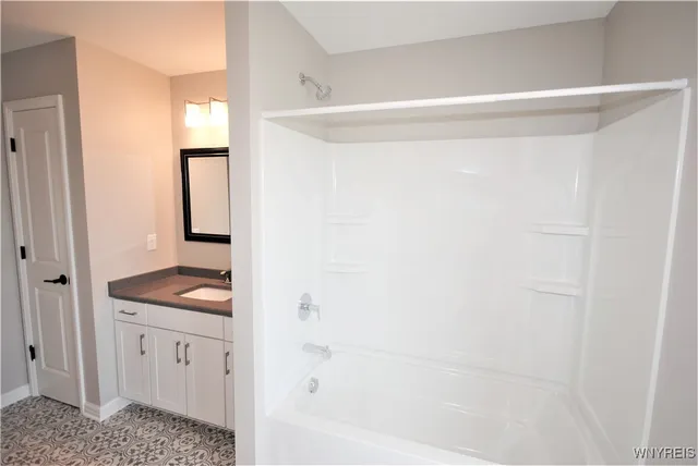 $799,900 | 7 Knoche Way, Orchard Park, NY 14127