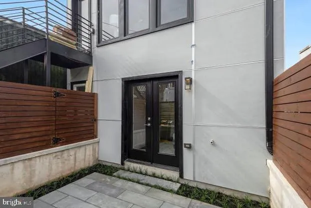 a close up of a street sign