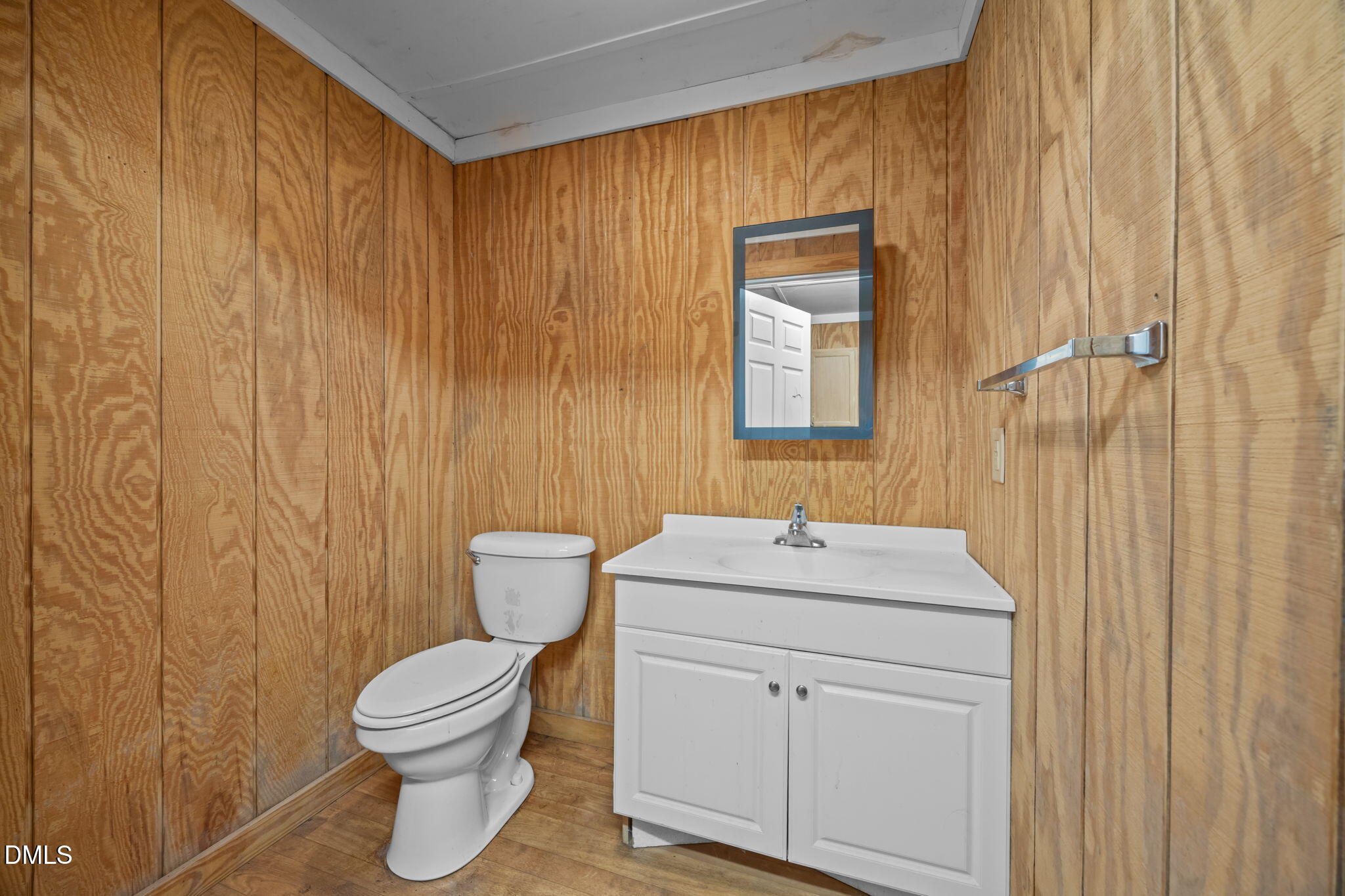 4029 Strickland Farm Road Raleigh, NC 27604 - Photo 23 of 40 a bathroom with a toilet a sink and a mirror