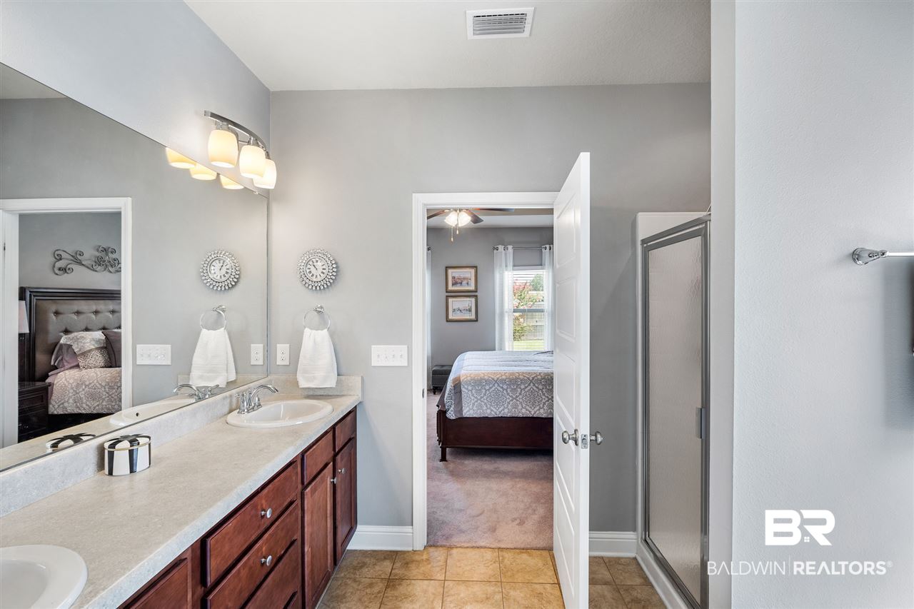 9230 Appache Lane Daphne, AL 36526 - Photo 22 of 41 Master Bathroom