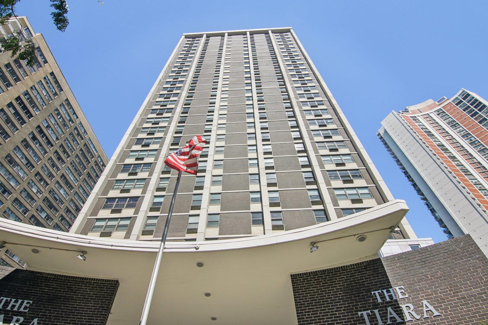 6145 North Sheridan Road, Unit 8D Chicago, IL 60660 - Photo 1 of 34 Gallery Image 1